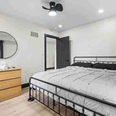 Luxury Waterfront Retreat with Sauna, EV Charger, Pizza Oven & Lake Views Rooms