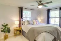 Three Oaks Home w/ Guest House - 8 Mi to Beach! - 3-Star