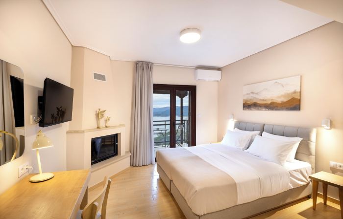 Lake Kremasta Hotel