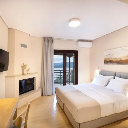 Lake Kremasta Hotel