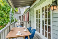 Colonial Quarter Hideaway With Modern Comforts & Balcony - Near the Beach - Huoneistot