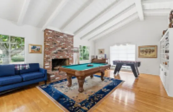 Pool, Foosball, Pool Table, Basketball Family Friendly, blocks from the beach!