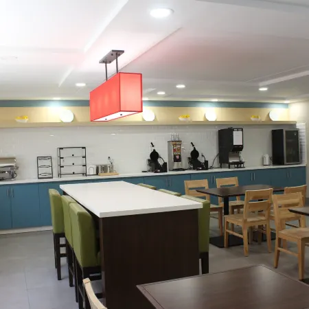 Country Inn & Suites by Radisson, Dunbar - Charleston
