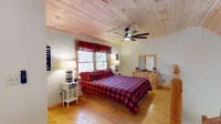 2 Bd Cabin, Hot Tub, Utk/Neyland, Smokys, 16Acres, FP, Arcade, Fishing