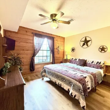 Cozy Ozarks Western Retreat ~ Couples & Small Family Friendly