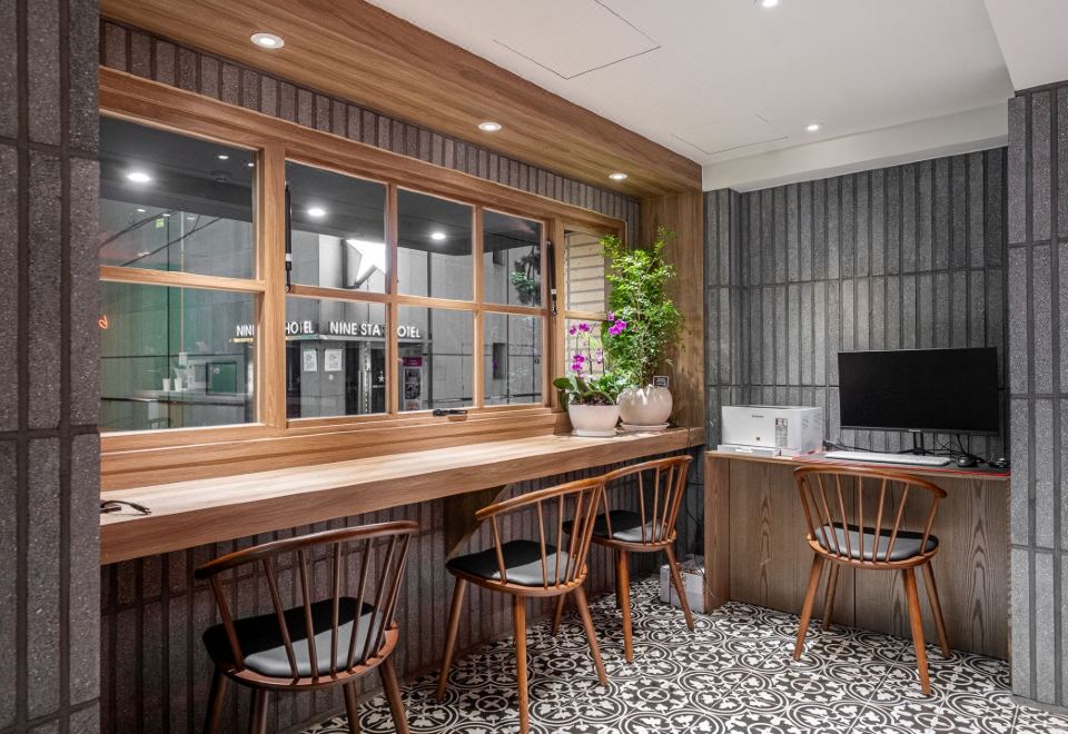 신촌 브라운도트 신촌점 인테리어