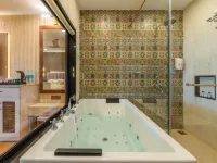 La Cabana Beach & Spa, by Ashvem Beach - Bathtub