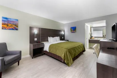 北I-75大學凱藝飯店