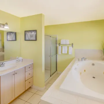 Drifting Sands Oceanfront Hotel