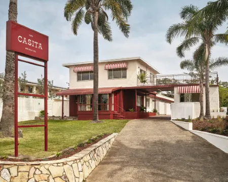 The Isla & Casita Hotels in Batehaven