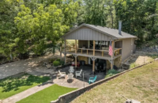 Remodeled cabin on Grand Lake with boat slip and boat dock.  Pet-Friendly!