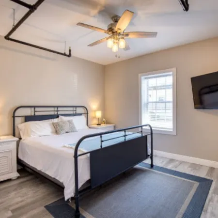 902 Howard Lofts