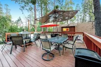 The Cabin Life- Dog Friendly w/3BR+loft & Hot Tub