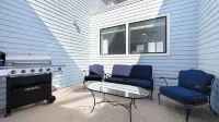 Oceanfront 2BR + Rooftop Deck, & Beach Access Strand Way B