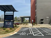 avid hotel PERRY-NATIONAL FAIRGROUND AREA by IHG - parking