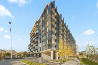 Bright Unit With Secure Parking and Garden Access - 3-Star