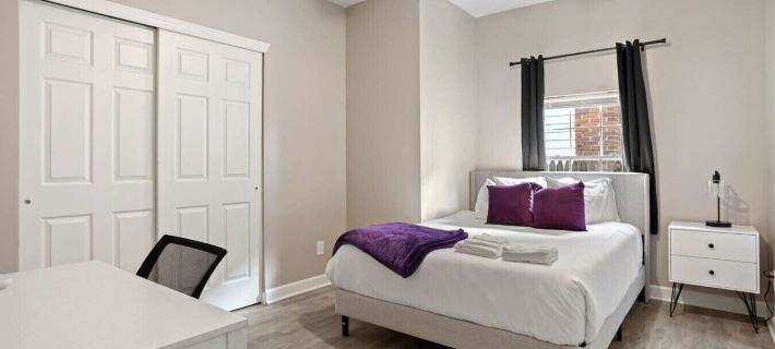 Modern Comfort Downtown Indy Stylish 3BR Getaway Hotels in Indianapolis
