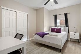 Modern Comfort Downtown Indy Stylish 3BR Getaway