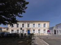 Hôtel le Square Hotels in Saint-Pierre-d'Oleron