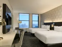 Renaissance Cincinnati Downtown Hotel Hotels near Skystar Wheel