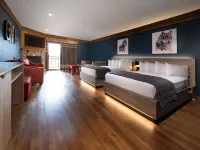 Great Wolf Lodge Niagara Falls Hotels near Maple Leaf Place