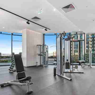 Modern 1BR with Breathtaking Views Fitness & Recreational Facilities