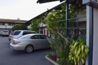 Rose Garden Inn - Parking