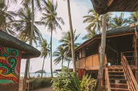 MAD Monkey Hostel Nacpan Beach