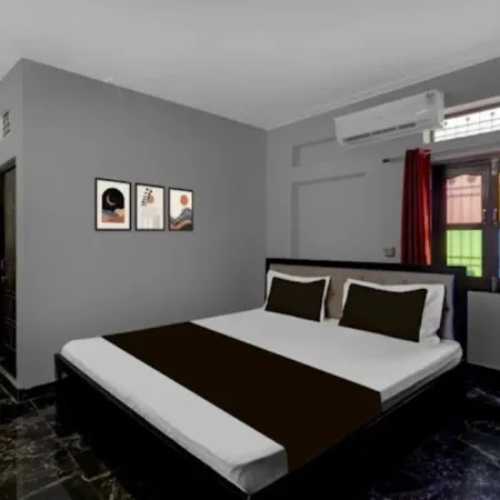 Shri daulat villas hotel