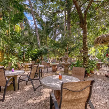 El Sano Banano Beachside Hotel