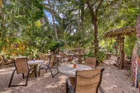El Sano Banano Beachside Hotel