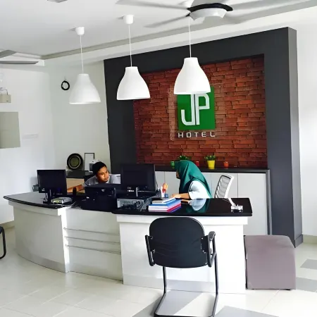 JP Hotel Jalan Stadium Отели рядом с достопримечательностью «Музей «Румах Мердека»»