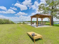 Cabin w/ Dock on Hubbard Creek Lake: Pets Welcome! スティーブンズのホテル