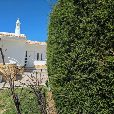 Ruime Villa van 280m2 met Zwembad in Olhos D'agua