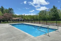 Glen Condo w/ Mountain Views: Walk to Story Land - Uima-altaat