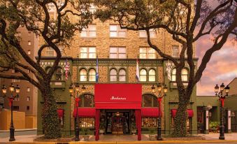 Pontchartrain Hotel St. Charles Avenue