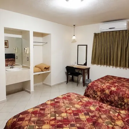 Hotel Flores Hills