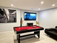 The Southern Comfort - Comfy and Spacious 4BR Home on the park SW EDM, near YEG - วิว