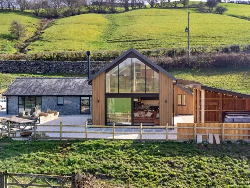Luxury Lodge With Swim Spa for 8 - 3-Star