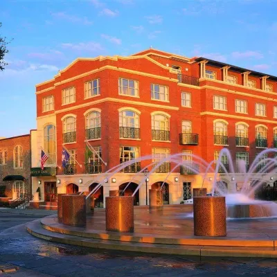 Harbourview Inn Hotels near Robert Lange Studios