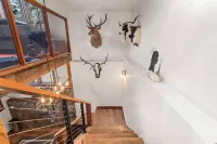 34 Acre Escape Games Hiking Pool Table Bicycles - 4つ星