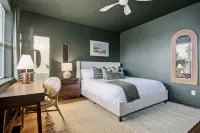 Golf Sim Theater Games Walk to Beach Sleeps 28 - Bungalows