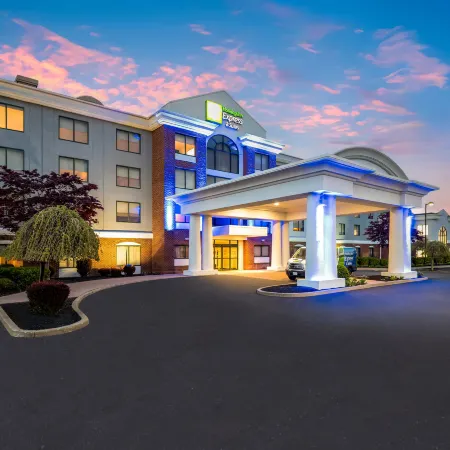 Holiday Inn Express & Suites BUFFALO-AIRPORT by IHG