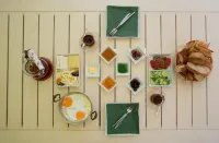Lantana Aparts - breakfast
