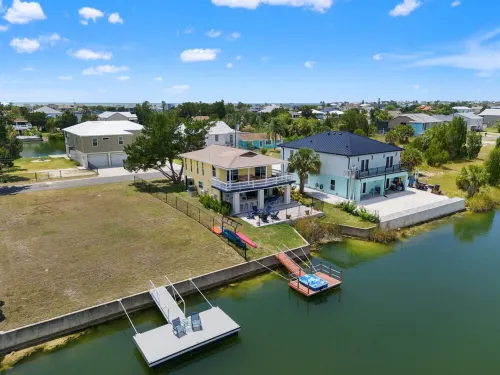 Family-friendly home in Hernando Beach, Florida - Homestays