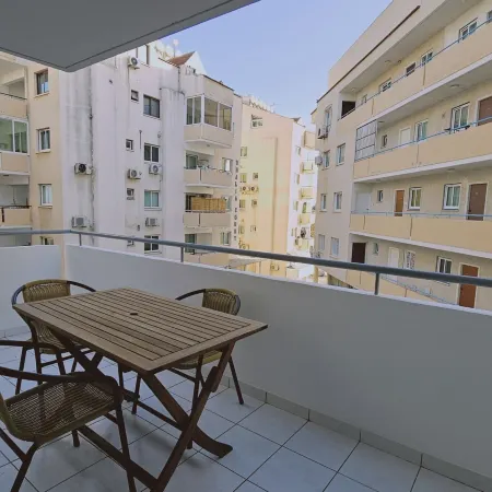 141 LCA - Stay Miracle Apartment