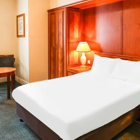 Tong Park Hotel