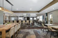 Residence Inn Champaign - Cho phép mang theo thú cưng
