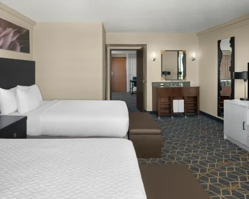 Embassy Suites by Hilton Phoenix Biltmore Phòng Photos
