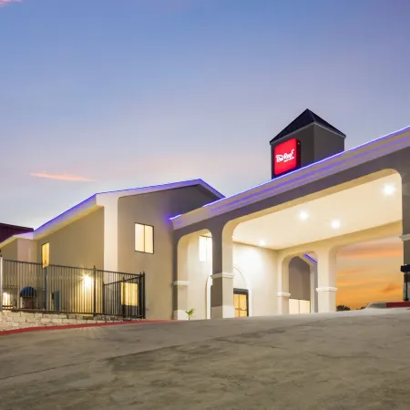 Red Roof Inn & Suites Austin East - Manor